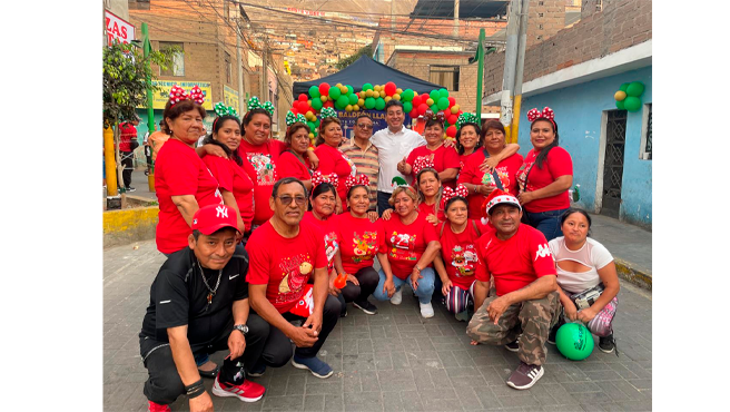 Estuvo acompañado de nuestro alcalde Richard Soria, entregando regalos a los pequeños y compartiendo la alegría de la Navidad con nuestros vecinos.