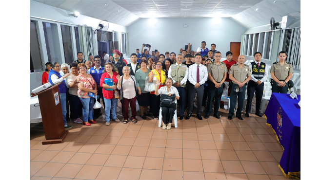 Nuestro alcalde Richard Soria encabezó la actividad, destacando su firme compromiso de seguir trabajando de manera frontal en la lucha contra la inseguridad. Además, hizo un llamado a la población para estrechar los lazos de unión y colaborar juntos en la construcción de un entorno más seguro para todos.