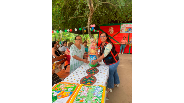 Chocolatada Navideña para los adultos mayores en el C.P Santa Rosa de Cumbaza. 
