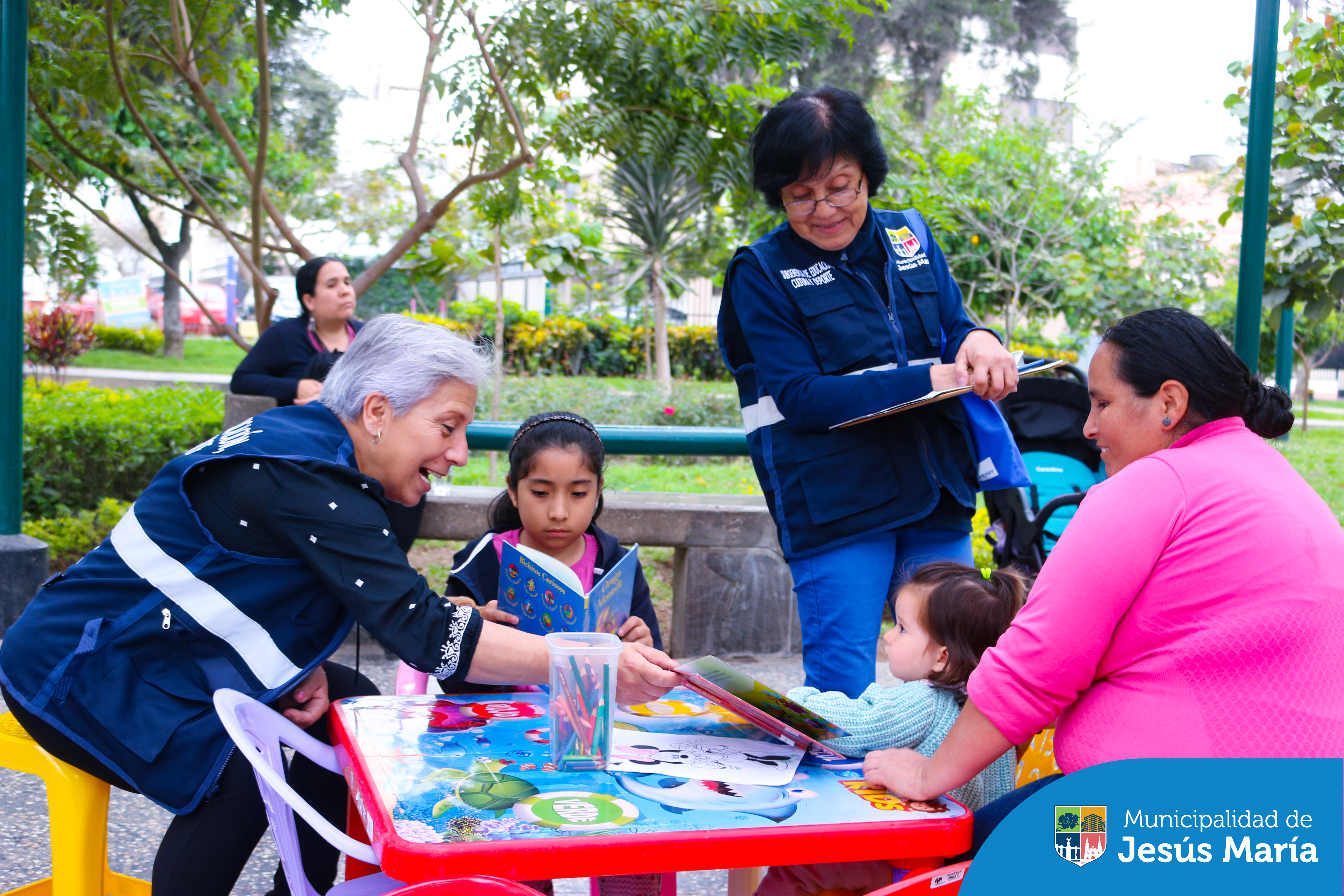 Nuestros niños jesusmarianos se divirtieron con cuenta cuentos y manualidades en la gran actividad Lectura en tu Parque. 🌳 Gracias a todos los padres por sumarse a esta hermosa iniciativa. 🙌
👉 La próxima cita es el martes 22 a las 3:00 p.m. en el Conjunto Residencial San Felipe. ¡Los esperamos para más aventuras juntos! 