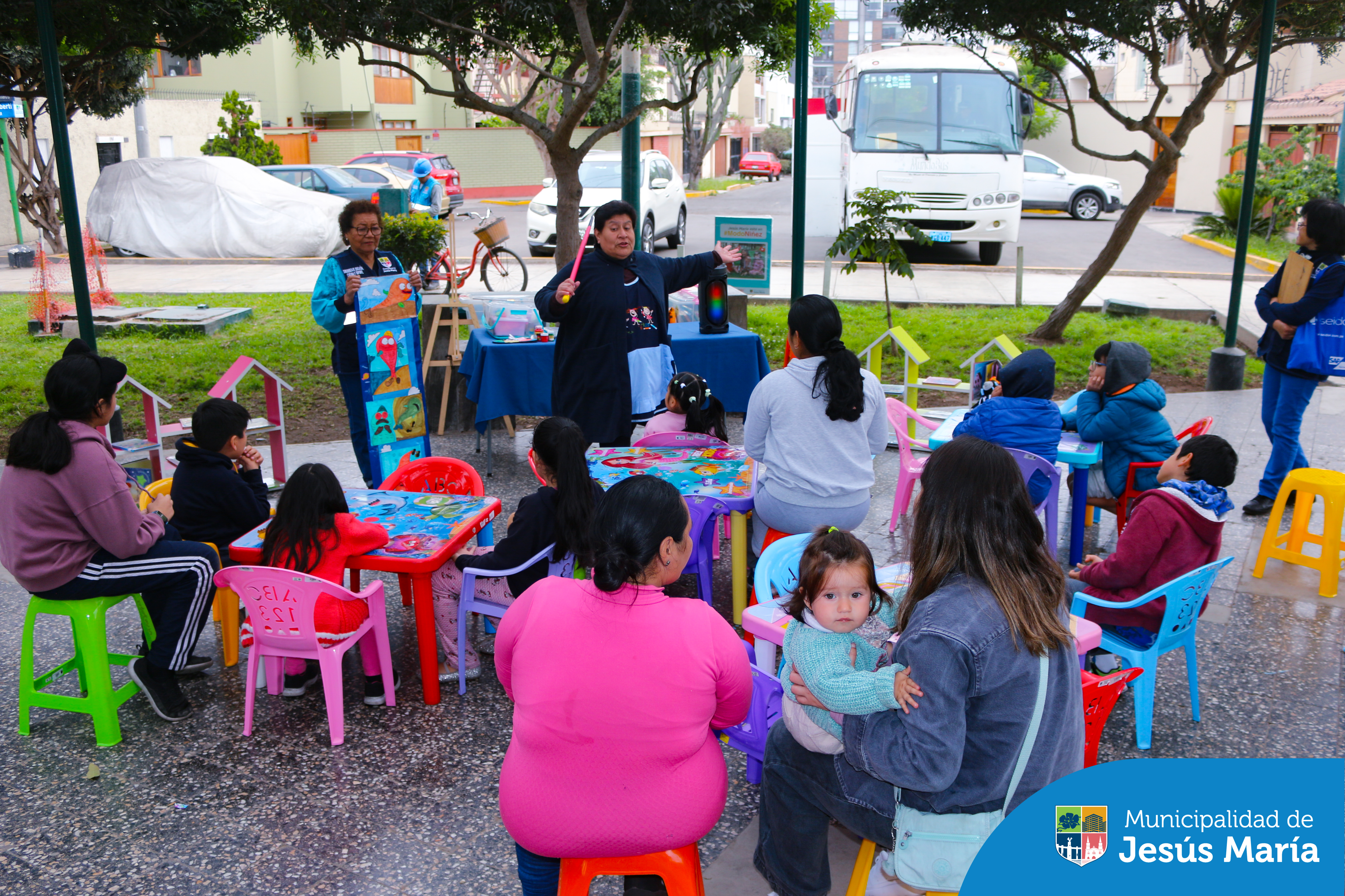 Nuestros niños jesusmarianos se divirtieron con cuenta cuentos y manualidades en la gran actividad Lectura en tu Parque. 🌳 Gracias a todos los padres por sumarse a esta hermosa iniciativa. 🙌
👉 La próxima cita es el martes 22 a las 3:00 p.m. en el Conjunto Residencial San Felipe. ¡Los esperamos para más aventuras juntos! 