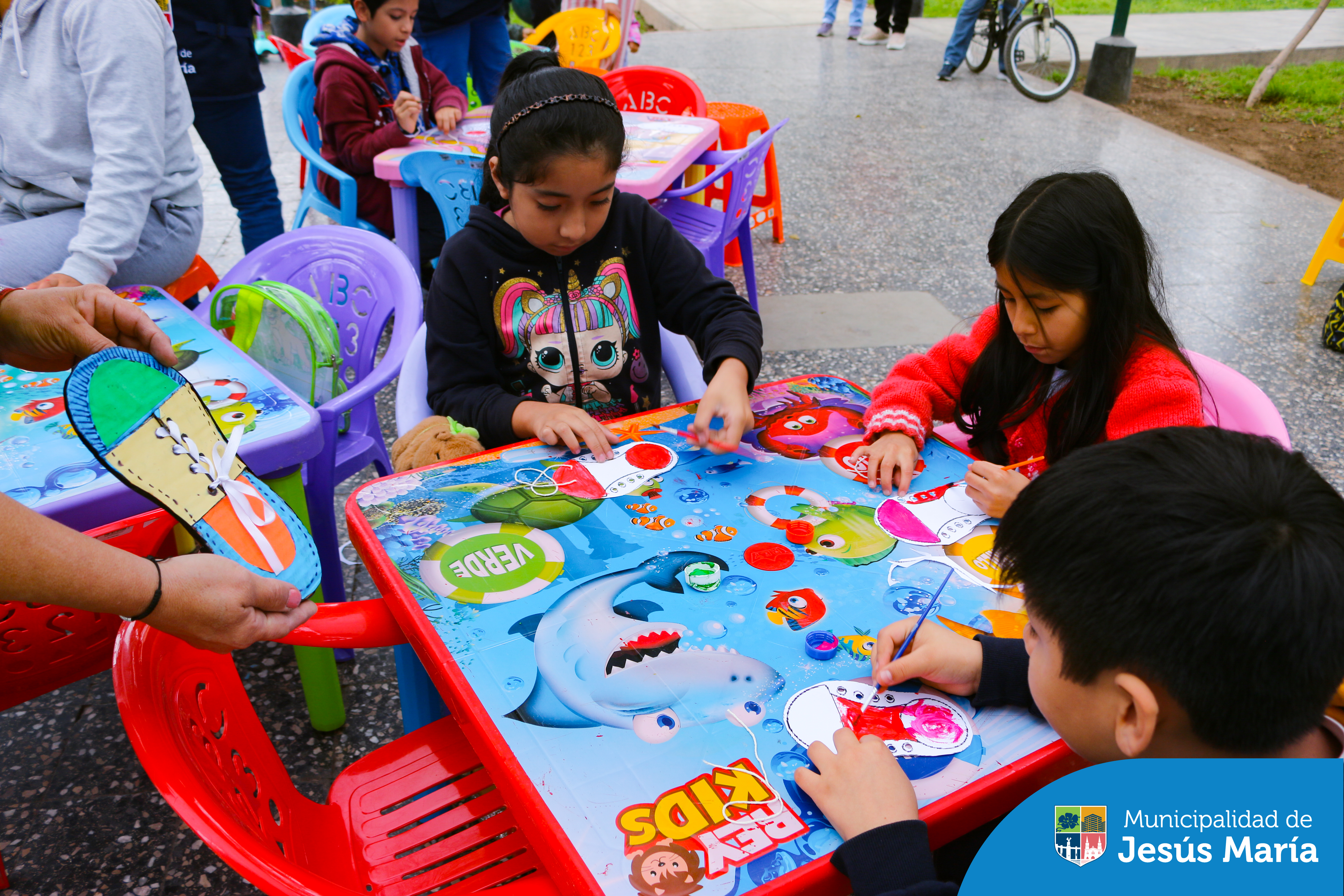 Nuestros niños jesusmarianos se divirtieron con cuenta cuentos y manualidades en la gran actividad Lectura en tu Parque. 🌳 Gracias a todos los padres por sumarse a esta hermosa iniciativa. 🙌
👉 La próxima cita es el martes 22 a las 3:00 p.m. en el Conjunto Residencial San Felipe. ¡Los esperamos para más aventuras juntos! 