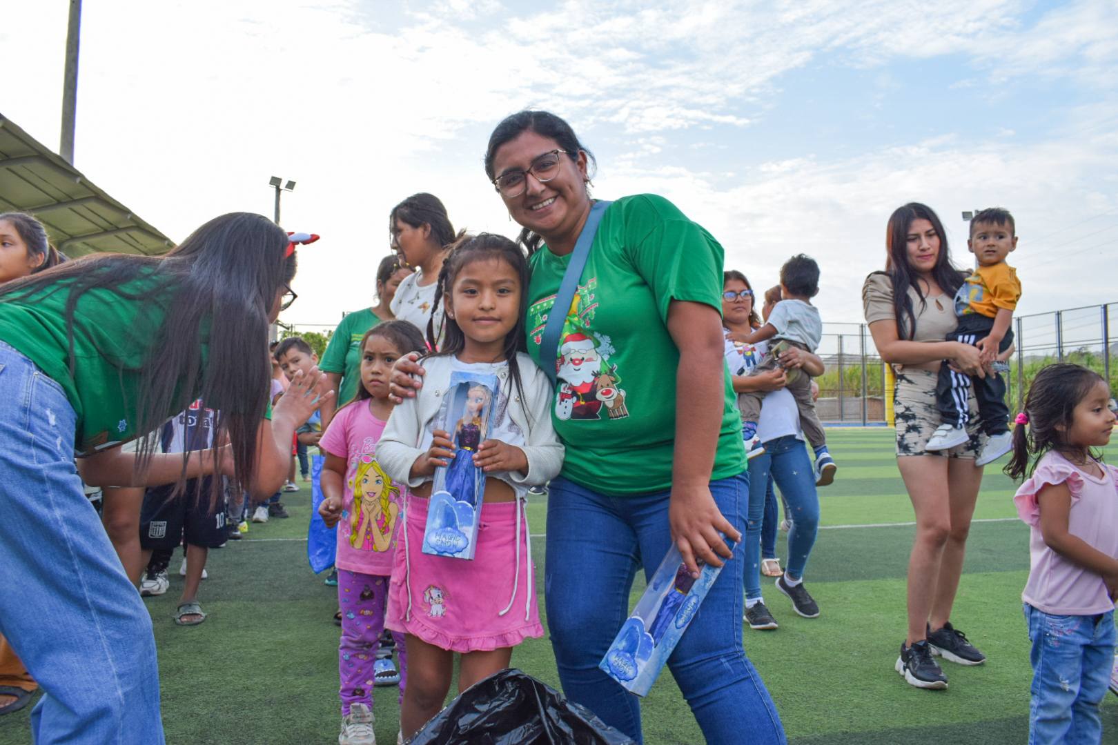 regidoras con niñas