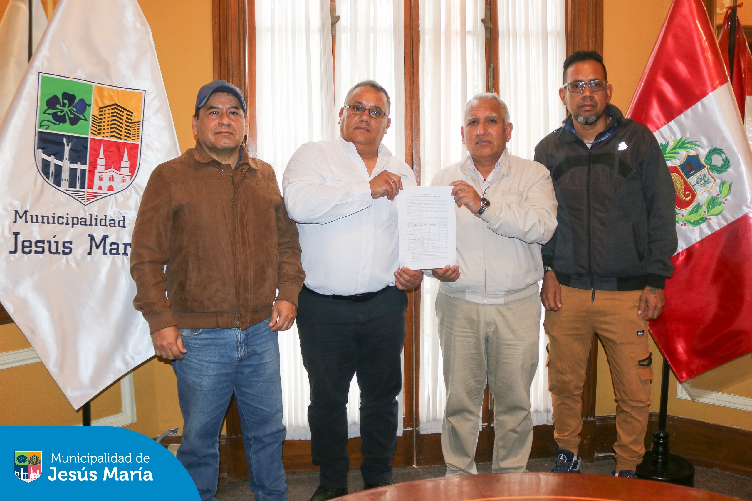 Nuestro alcalde Jesús Gálvez se reunió con Pedro Quintana Gamboa, secretario del sindicato SIGETRAMUN y otros afiliados para llegar a acuerdos en beneficio de los trabajadores de dicho gremio.
Es el compromiso de nuestra gestión garantizar el bienestar de quienes forman parte de nuestra gran familia municipal. 
