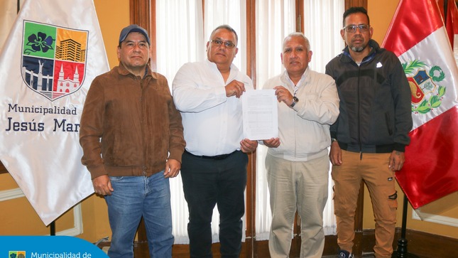 Nuestro alcalde Jesús Gálvez se reunió con Pedro Quintana Gamboa, secretario del sindicato SIGETRAMUN y otros afiliados para llegar a acuerdos en beneficio de los trabajadores de dicho gremio.
Es el compromiso de nuestra gestión garantizar el bienestar de quienes forman parte de nuestra gran familia municipal. 