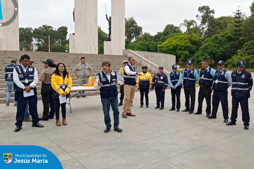 Realizamos una importante capacitación a nuestro personal de Fiscalización, con el apoyo de la Policía Nacional, sobre el uso adecuado del silbato. 🔊
Además, la PNP hizo entrega de guantes de manera simbólica a nuestro equipo, reforzando el compromiso con el aceleramiento y la preferencia al peatón en los cruceros. 🚶‍♂️👮‍♀️
¡Juntos hacemos que nuestras calles sean más seguras! 