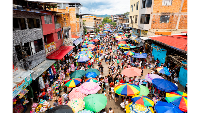 Con gran Γ©xito se viene realizando la "Feria NavideΓ±a Temporal Barrio Comercio 2024".
