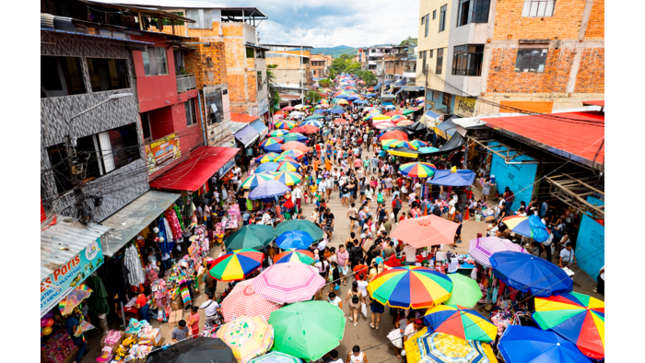 Con gran éxito se viene realizando la "Feria Navideña Temporal Barrio Comercio 2024".