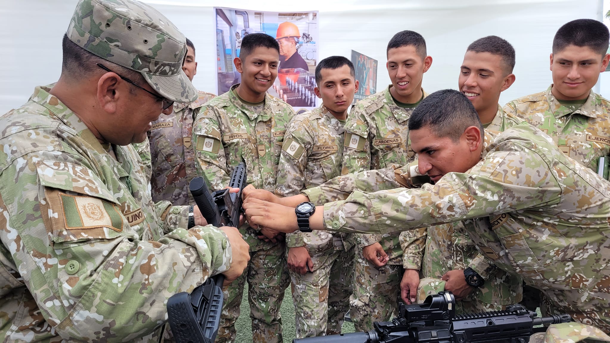 TC Aquino muestra el ARAD 7 a cadetes