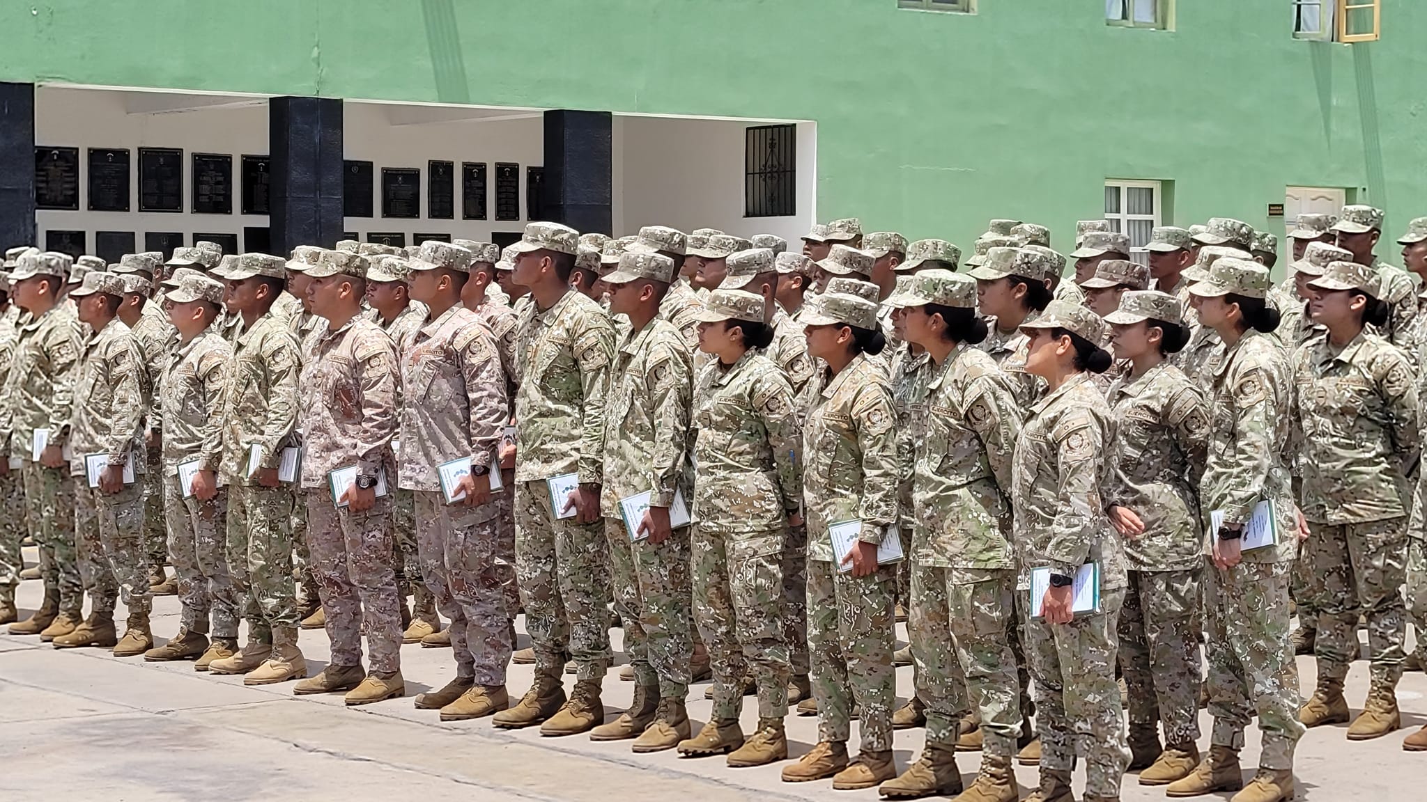 Numerosos alumnos de primer año de la EMCH participaron en la feria COAS