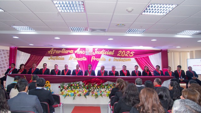 Dr. Edwin Corrales Melgarejo, asumió presidencia  de la Corte Junín y aperturó año judicial 2025