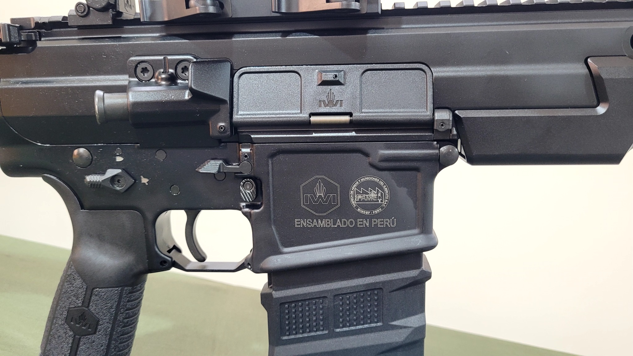 Detalle del fusil de asalto ARAD 7