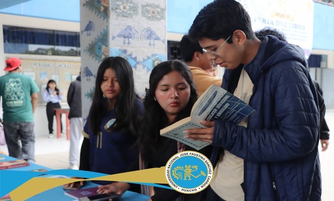 Como parte de las actividades por el 61° aniversario de la Especialidad de Ciencias Sociales y Turismo de la Facultad de Educación se desarrolló una Feria de Libro.