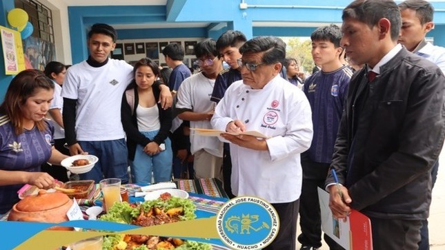 Con el objetivo de promover una cultura culinaria, estudiantes de la Especialidad de Ciencias Sociales y Turismo de la Facultad de Educación desarrollaron la Feria Gastronómica Turística.