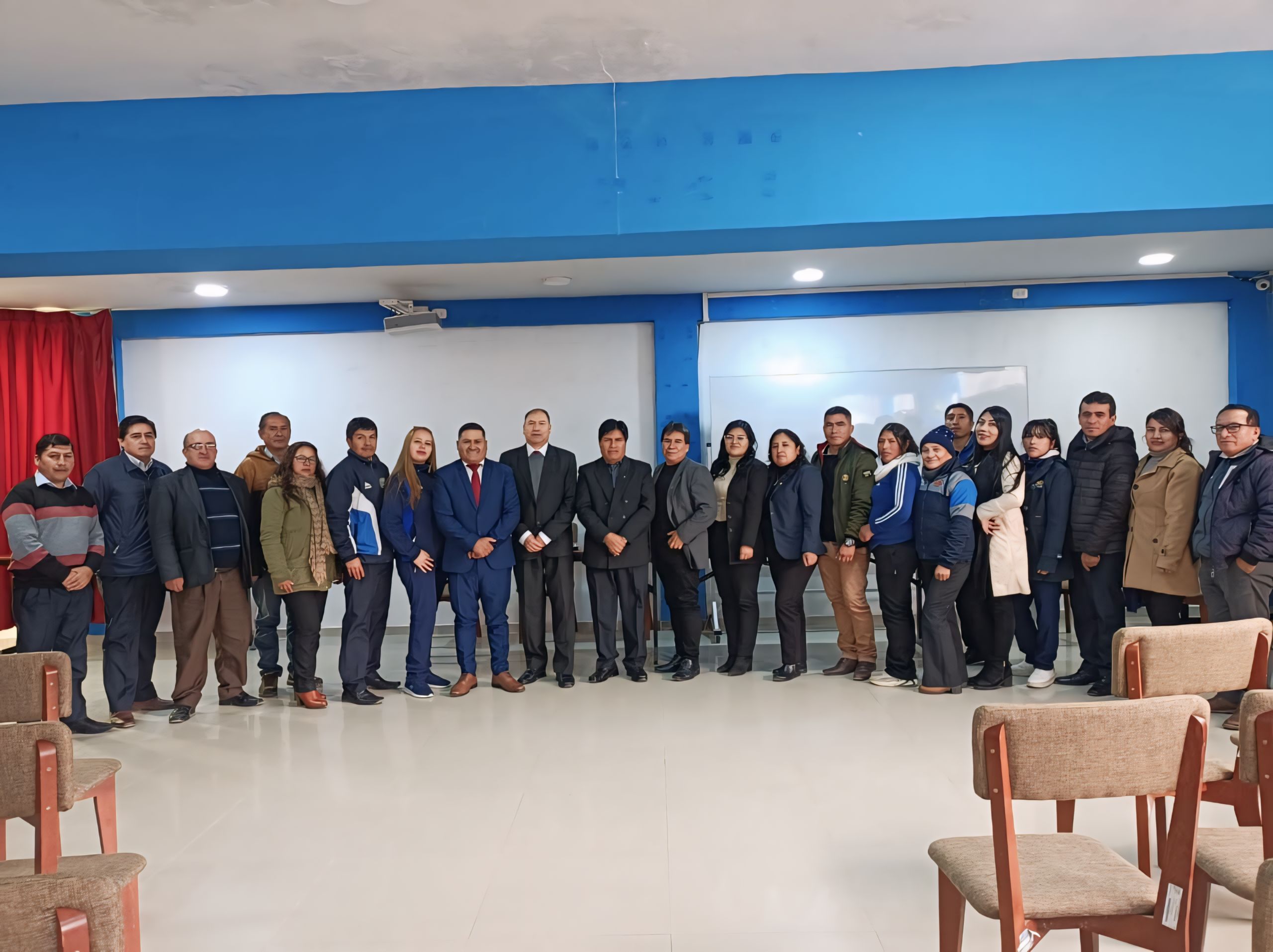 La UGEL Yarowilca se complace en presentar al Dr. Hugo Eduardo Palomino Esteban como nuestro nuevo Director. Su llegada marca el inicio de una nueva etapa de compromiso, liderazgo y trabajo conjunto en nuestra instituci贸n.
Con una s贸lida trayectoria profesional, el Dr. Palomino asume este desaf铆o con entusiasmo y dedicaci贸n, comprometi茅ndose a fortalecer la educaci贸n en nuestra provincia y promover el bienestar de estudiantes, docentes y la comunidad educativa en general.
En UGEL Yarowilca, "L铆deres que dejan huella", confiamos en que su experiencia y visi贸n ser谩n fundamentales para alcanzar nuestras metas institucionales.