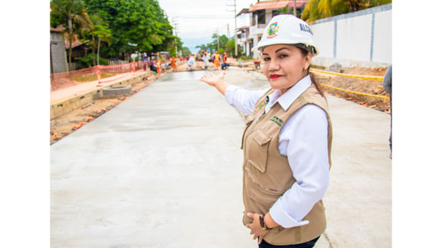 Alcaldesa supervisa ejecución de Av. El Ejercito que alcanza el 61%.