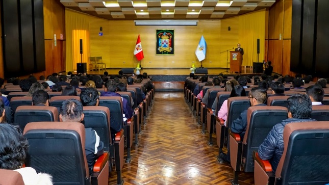 Con motivos de celebrarse el bicentenario de la instalación de la Municipalidad de Puno se celebró la apertura del año institucional 2025