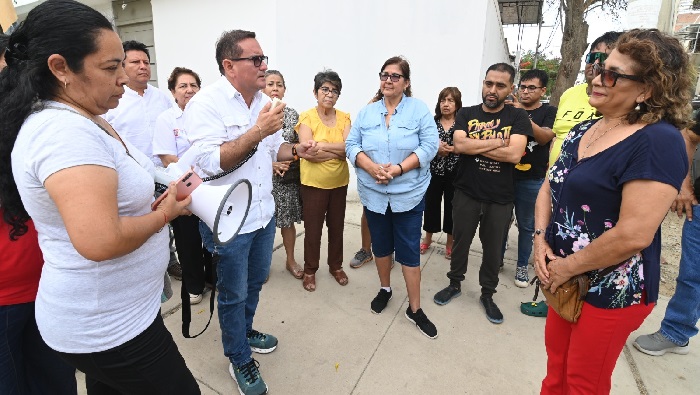 Visita de alcalde a Urb. Santa Ana y zonas aledañas