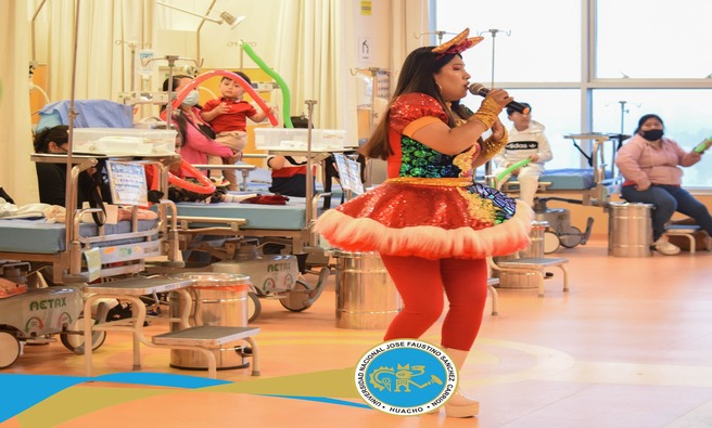 Facultad de Derecho y Ciencias Políticas de la Universidad Nacional José Faustino Sánchez Carrión llevaron a cabo un emotivo show navideño para los niños y niñas que luchan contra el cáncer en el INEN