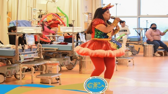 Facultad de Derecho y Ciencias Políticas de la Universidad Nacional José Faustino Sánchez Carrión llevaron a cabo un emotivo show navideño para los niños y niñas que luchan contra el cáncer en el INEN