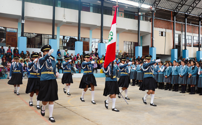 Alcalde provincial participó en la clausura del año escolar en la I.E. JEC Micaela Bastidas