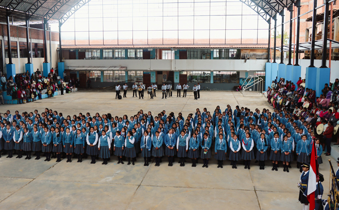 Alcalde provincial participó en la clausura del año escolar en la I.E. JEC Micaela Bastidas