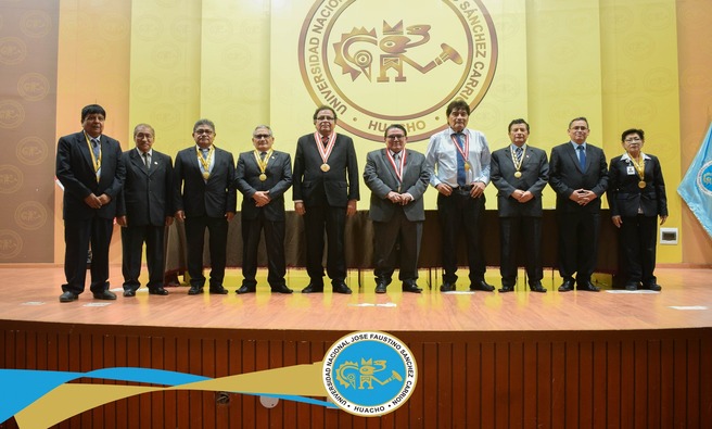 Conmemorando 56 años de dedicación a la formación de futuros profesionales, la Universidad Nacional José Faustino Sánchez Carrión realizó su ceremonia central en el Auditorio Central.