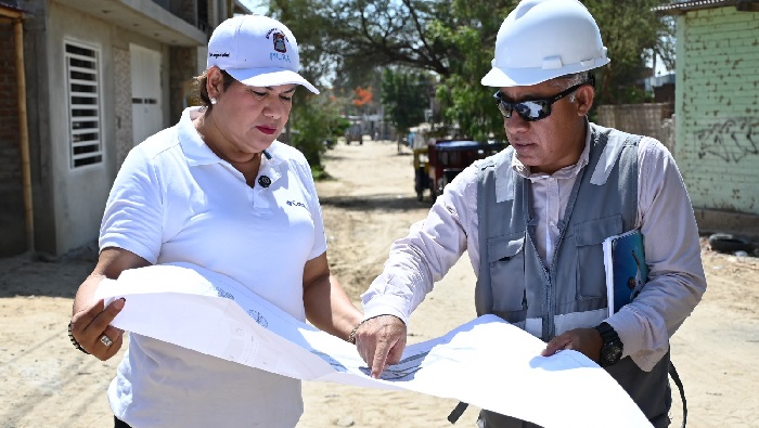 Regidora Linda Valdiviezo supervisa trabajos en Los Algarrobos