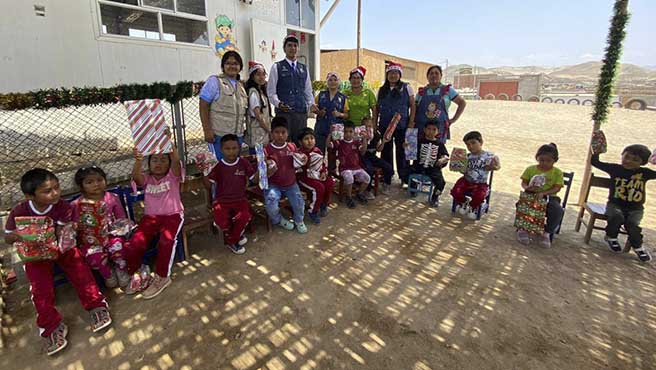 Chocolatada navideña para los niños del A.H. Buena Villa