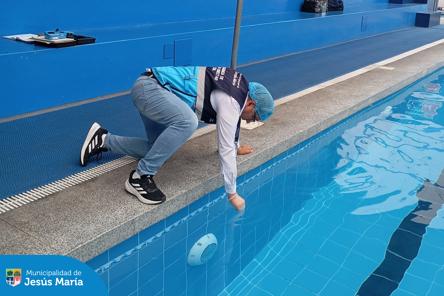 Estamos listos para sumergirnos en una nueva temporada llena de diversión y aprendizaje. 🏅 Nuestra Piscina Municipal ha pasado por una minuciosa inspección para garantizar que cumple con los más altos estándares de salubridad. ✅
Porque tu bienestar y el de tu familia es nuestra prioridad, ¡nos preparamos con todo para recibirte en un espacio renovado y seguro! 💙
👉 ¡Te esperamos! Ven y disfruta de nuestras instalaciones.