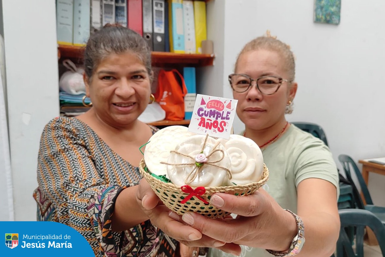 En la Casa del Vecino Estados Unidos nos preparamos para iniciar los Talleres y Servicios este Lunes 6 de enero. 👩🏻‍🎨 ¡No te quedes atrás y separa tu cupo! ¡Te esperamos! 🙌🏻
Revisa la lista aquí 👉🏻 bit.ly/41Xa7wc.