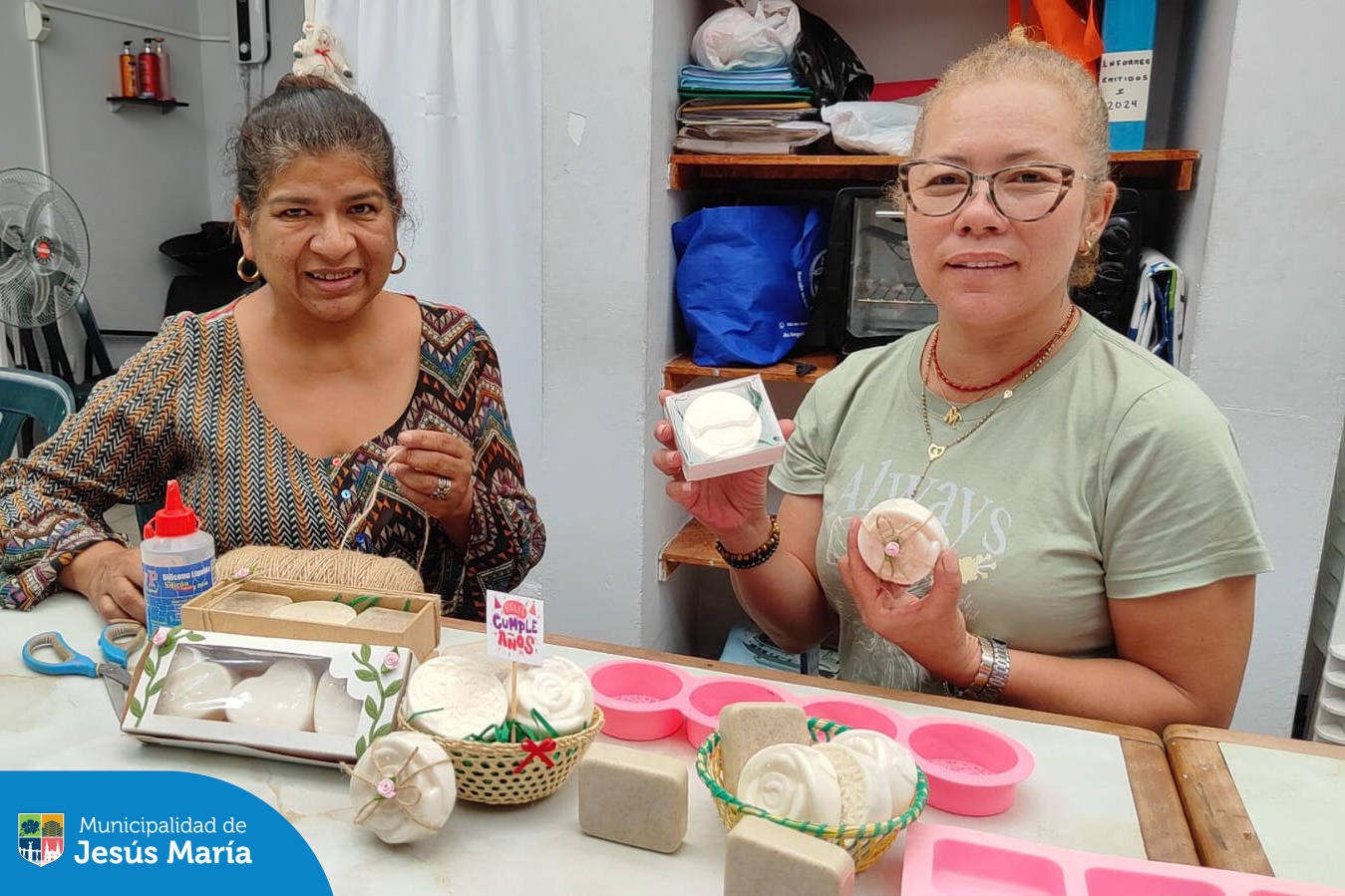 En la Casa del Vecino Estados Unidos nos preparamos para iniciar los Talleres y Servicios este Lunes 6 de enero. 👩🏻‍🎨 ¡No te quedes atrás y separa tu cupo! ¡Te esperamos! 🙌🏻
Revisa la lista aquí 👉🏻 bit.ly/41Xa7wc.
