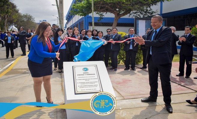 Con el izamiento del pabellón nacional, la Universidad Nacional José Faustino Sánchez Carrión culminó sus actividades por el 56° aniversario de su creación institucional.