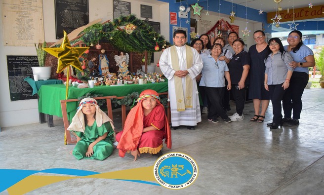 La Universidad celebró su tradicional posada navideña con la participación del personal docente y administrativo. 