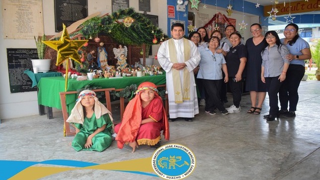 La Universidad celebró su tradicional posada navideña con la participación del personal docente y administrativo. 