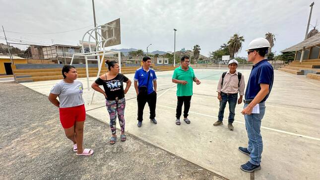 Equipo técnico de la comuna nepeñera dialogando con los vecinos de Huacatambo 
