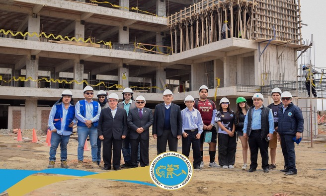 Con motivo de su vigésimo aniversario institucional, estudiantes, docentes y personal administrativo, se dieron cita en la construcción de lo que será su futuro pabellón.