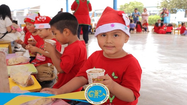 Estudiantes del I al V ciclo de la Facultad de Bromatología y Nutrición de la UNJFSC realizaron la chocolatada navideña denominada “Dulces Actos Navideños”.