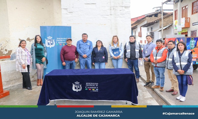Con entusiasmo, la Municipalidad Provincial de Cajamarca ha dado un paso importante al entregar el terreno necesario para iniciar los estudios técnicos que permitirán recuperar la faja marginal del río San Lucas. Este proyecto incluye la construcción de un encantador boulevard con un diseño colonial que se extenderá entre el Arco del Triunfo y el Jr. Del Batán, y busca no solo embellecer nuestra ciudad, sino también promover la cultura y estimular actividades socioeconómicas que beneficien a toda la comunidad cajamarquina.
El alcalde Joaquín Ramírez está comprometido con la recuperación y valorización del centro histórico de Cajamarca. Gracias a sus gestiones, se ha conseguido el apoyo financiero de la Cooperación Española, lo cual es una gran noticia para todos nosotros.
Los estudios serán realizados por el Consorcio San Martín, que tendrá un plazo de 120 días para llevar a cabo este trabajo. Nuestro sueño es transformar esta área de la ciudad, integrándola al centro histórico y mejorando la calidad de vida de nuestros vecinos. ¡Un futuro más hermoso y próspero nos espera!
¡𝗖𝗼𝗻 𝗝𝗼𝗮𝗾𝘂𝗶𝗻 𝗥𝗮𝗺í𝗿𝗲𝘇, 𝗖𝗮𝗷𝗮𝗺𝗮𝗿𝗰𝗮 𝗥𝗲𝗻𝗮𝗰𝗲! 💪