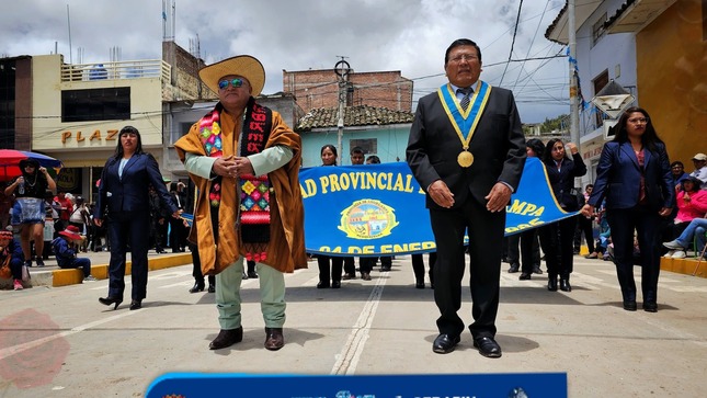 * El alcalde Ing. Cerafin Ramos Rojas, de la Municipalidad Provincial de Angaraes Lircay, participó en las actividades cívicas en conmemoración de los 40° años de creación política de la provincia de Churcampa. 
* Expresamos nuestras más sinceras felicitaciones a todos los Churcampinos, así como para augurar el mayor de los éxitos al señor Alcalde, Lic. Thomas Alvarado Vargas, al cuerpo de regidores, y trabajadores cuyo desempeño contribuyen al desarrollo de esta próspera provincia.