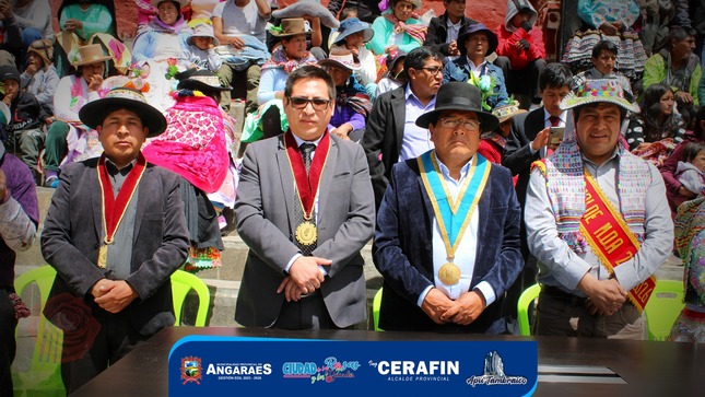* El alcalde de la Municipalidad Provincial de Angaraes, Ing. Cerafin Ramos Rojas, participó en la ceremonia del 80.° aniversario de creación política del distrito de Anchonga.
* Actividad que dio inicio con la misa Tedeum y ceremonia protocolar en la plaza principal del distrito; además, fue un momento propicio para articular y fortalecer lazos entre instituciones para promover el desarrollo y la integración.
* En su participación, la autoridad edil provincial hizo la entrega de 40 títulos de propiedad y expresó sus más sinceras felicitaciones a los anchonguinos, así como para augurar el mayor de los éxitos en su gestión al señor alcalde Valentín Enriquez Urbina.