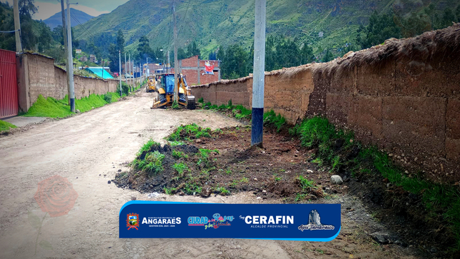 🔵La Subgerencia de Equipo y Maquinaria de la Municipalidad Provincial de Angaraes viene realizando el mantenimiento rutinario de la Av. Centenario del barrio Santa Rosa, priorizando aquellos puntos que requieren una urgente intervención.
🔵Los trabajos consisten en escarificado, eliminación de desmontes, afirmado y compactación, con la intervención de una motoniveladora, volquetes, rodillo y retroexcavadora.
🔵Dichos trabajos se vienen realizando con la finalidad de tener las calles en buenas condiciones para los transportistas y peatones; y mejorando así la calidad y condiciones de vida de las familias del barrio Santa Rosa.