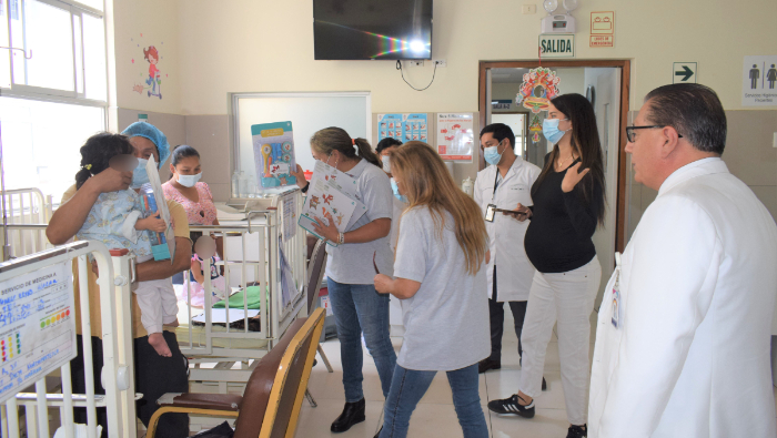 Comité de Damas del Congreso entrega regalos a cerca 50 pacientes por Bajada de Reyes