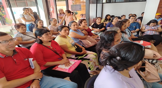 Docentes postulantes a la carrera pública magisterial.