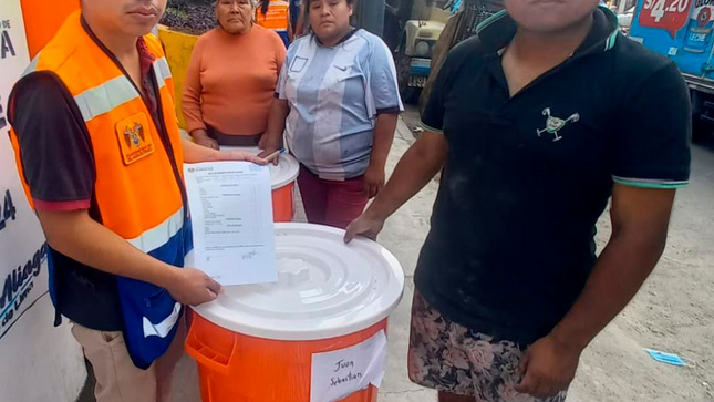 Desde las primeras horas, se entregaron camas, frazadas, sábanas y colchones para cubrir las necesidades más urgentes. Más tarde, se complementó el apoyo con la entrega de cocinas, ollas, platos, kits de limpieza, calaminas, listones de madera y planchas de triplay, buscando brindarles las herramientas necesarias para retomar sus actividades diarias.
Seguimos comprometidos con brindar respaldo a quienes más lo necesitan en momentos críticos.