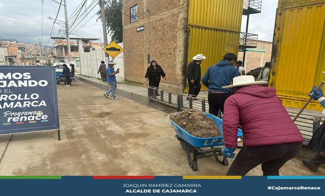 β
Esta maΓ±ana, el equipo de limpieza pΓΊblica de la Municipalidad Provincial de Cajamarca se puso en acciΓ³n para devolverle el brillo al Jr. La Justicia y la Av. Universitaria. Con escobas, herramientas y mucho entusiasmo, realizaron labores de limpieza y deshierbo, transformando estos espacios en Γ‘reas mΓ‘s seguras y agradables para todos.
βEstas acciones, lideradas por la Gerencia de Desarrollo Ambiental, no solo mejoran el entorno urbano, sino que tambiΓ©n reflejan el compromiso de construir una ciudad mΓ‘s limpia, verde y sostenible.
#CajamarcaRenace #GDACajamarca