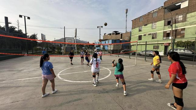 Inscripciones en:** Subgerencia de Educación, Cultura y Deportes (Av. Ancash, cuadra 23).  
📞 **Contacto:** 902 351 415  
🏐 ¡Que tus pequeñas descubran la emoción de este increíble deporte mientras aprenden y hacen nuevas amigas!