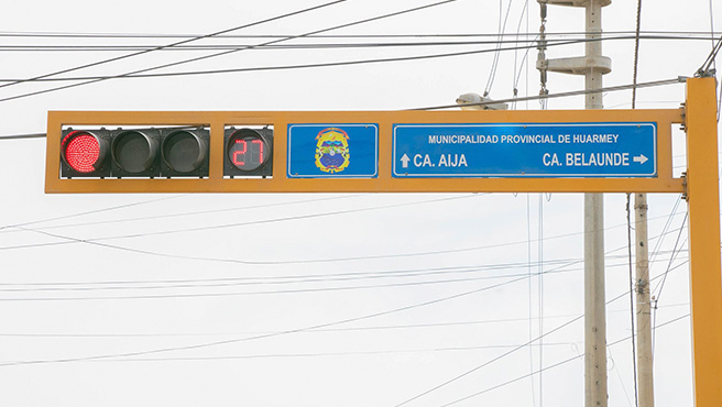 Sistema eléctrico de semáforos dañados por personas inescrupulosas