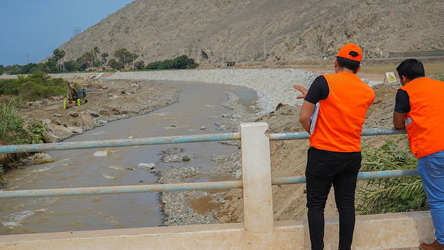 Trabajos de la empresa OHLA en el rio Huarmey