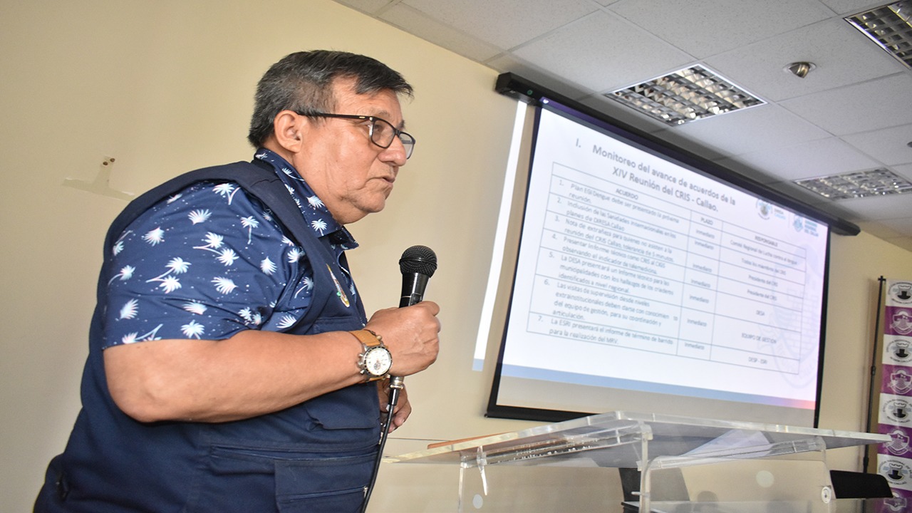 Dr, Jorge Pérez expositor